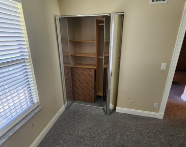 21902 Lake Forest Circle - Photo Thumbnail 13