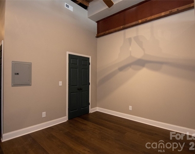 140 W Mountain Street - Photo Thumbnail 3