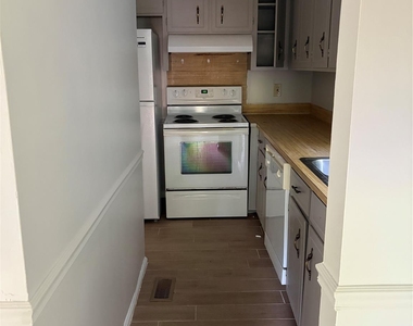 1708 Village Lake Drive - Photo Thumbnail 5