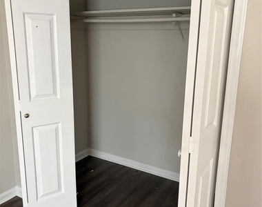 1708 Village Lake Drive - Photo Thumbnail 13