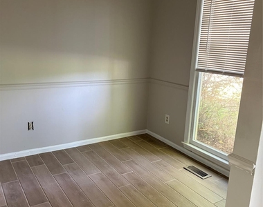 1708 Village Lake Drive - Photo Thumbnail 4