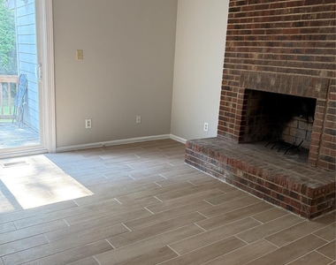 1708 Village Lake Drive - Photo Thumbnail 7