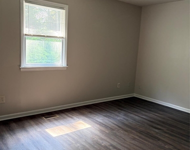 1708 Village Lake Drive - Photo Thumbnail 12
