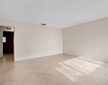 1106 Ne 16th Court - Photo Thumbnail 8