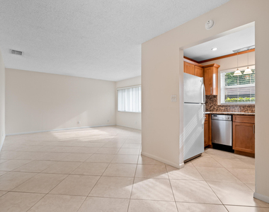 1106 Ne 16th Court - Photo Thumbnail 3
