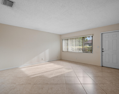 1106 Ne 16th Court - Photo Thumbnail 5