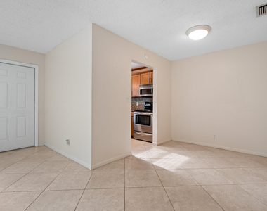 1106 Ne 16th Court - Photo Thumbnail 4