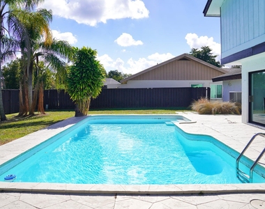 760 Windtree Way - Photo Thumbnail 2