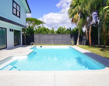 760 Windtree Way - Photo Thumbnail 15
