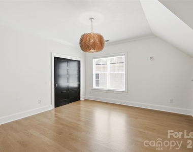 404 Iverson Way - Photo Thumbnail 15