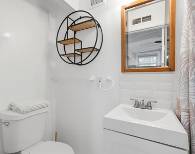 1230 N Victoria Park Road - Photo Thumbnail 7