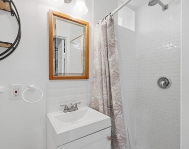 1230 N Victoria Park Road - Photo Thumbnail 6