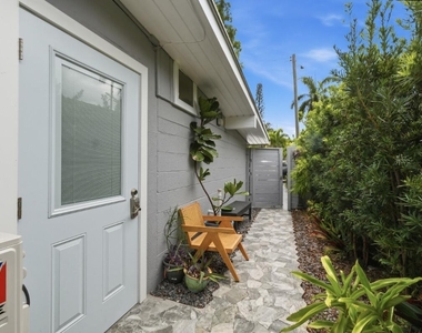 1230 N Victoria Park Road - Photo Thumbnail 8