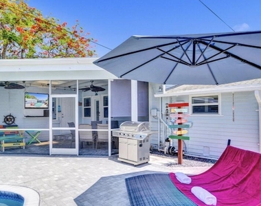 42 Sw 12th Street - Photo Thumbnail 2