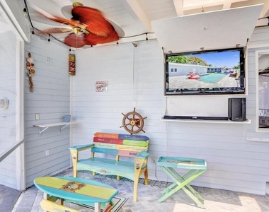 42 Sw 12th Street - Photo Thumbnail 3