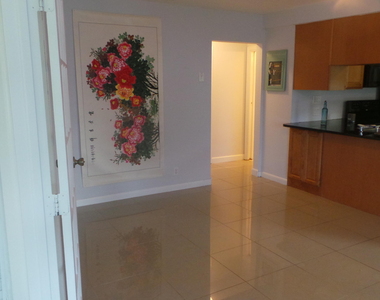 370 Orange Way - Photo Thumbnail 16