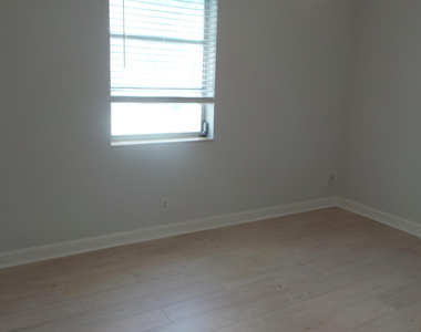 370 Orange Way - Photo Thumbnail 25