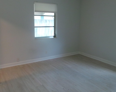 370 Orange Way - Photo Thumbnail 19