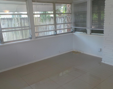 370 Orange Way - Photo Thumbnail 13