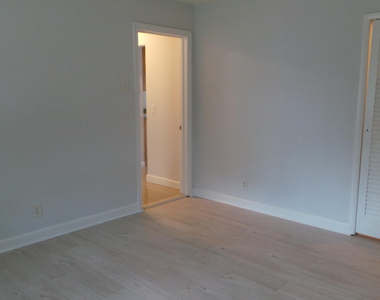 370 Orange Way - Photo Thumbnail 21