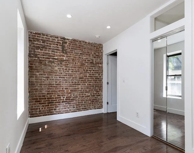 4 St Nicholas Terrace - Photo Thumbnail 2
