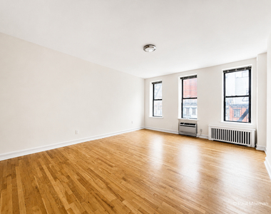 E 12th st/3rd Avenue - Photo Thumbnail 1