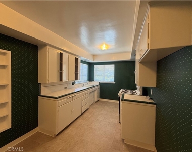 4909 Coldwater Canyon Avenue - Photo Thumbnail 4