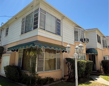 4909 Coldwater Canyon Avenue - Photo Thumbnail 12