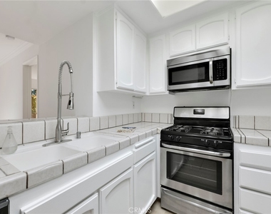 7800 Topanga Canyon Boulevard - Photo Thumbnail 11