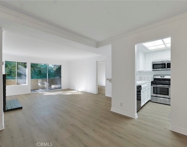 7800 Topanga Canyon Boulevard - Photo Thumbnail 12