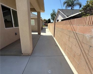 2843 E Alden Pl - Photo Thumbnail 5