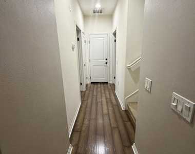 428 Campestre Lane - Photo Thumbnail 9