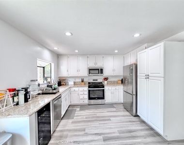 2134 N Pami Circle - Photo Thumbnail 9