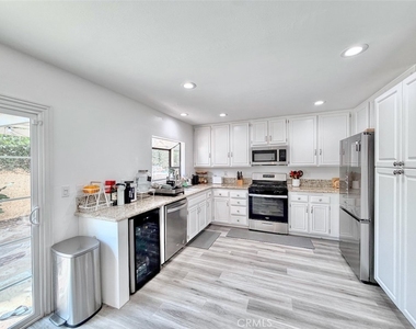 2134 N Pami Circle - Photo Thumbnail 8