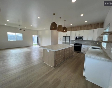 1533 Avohill Drive - Photo Thumbnail 2