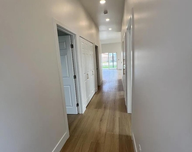1533 Avohill Drive - Photo Thumbnail 7
