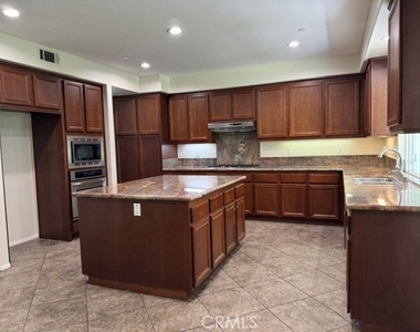 1133 Shady Creek Drive - Photo Thumbnail 7