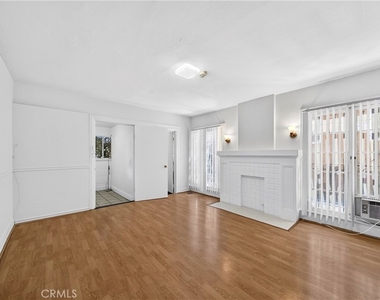 139 S Manhattan - Photo Thumbnail 5
