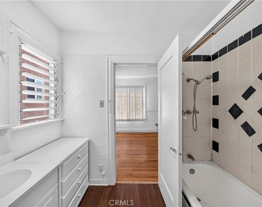 139 S Manhattan - Photo Thumbnail 21