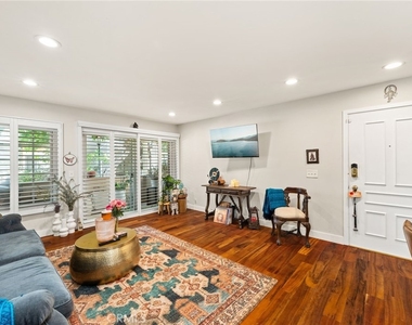 3860 Amberly - Photo Thumbnail 1