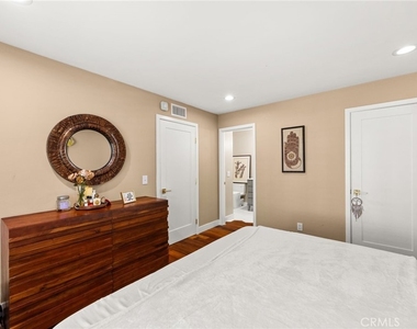 3860 Amberly - Photo Thumbnail 17