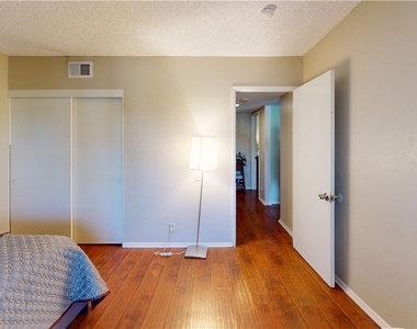 5205 E Waverly Drive - Photo Thumbnail 14