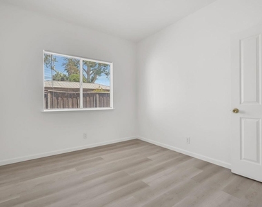 3427 Sanford Street - Photo Thumbnail 30
