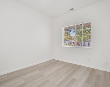 3427 Sanford Street - Photo Thumbnail 20