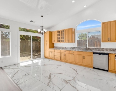3427 Sanford Street - Photo Thumbnail 15