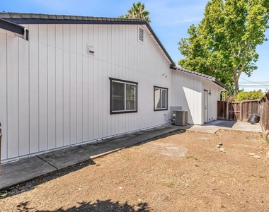 3427 Sanford Street - Photo Thumbnail 39