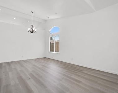 3427 Sanford Street - Photo Thumbnail 10