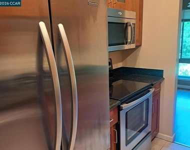 450 N Civic Dr - Photo Thumbnail 3
