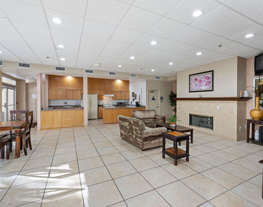 5325 Newcastle Avenue - Photo Thumbnail 17
