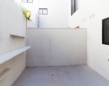 301 W Loraine Street - Photo Thumbnail 13